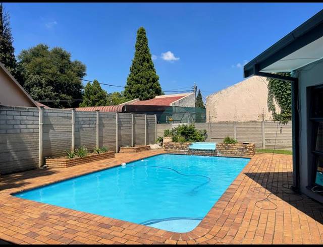 4 BEDROOM HOUSE FOR SALE IN SASOLBURG CENTRAL